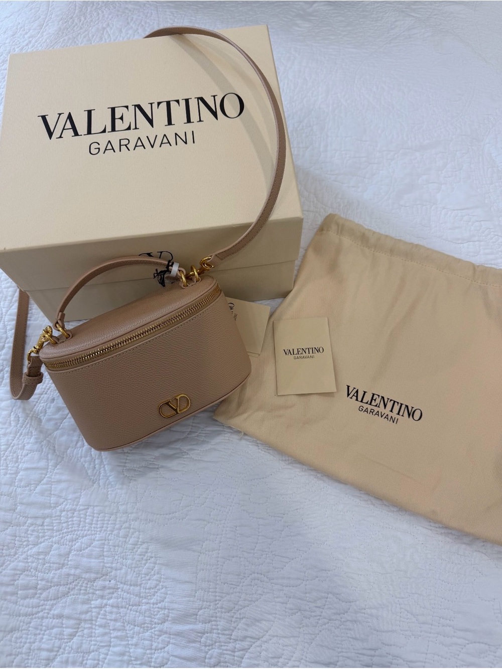 VALENTINO
GARAVANI
VLogo Signature mini vanity bag in grainy calfskin